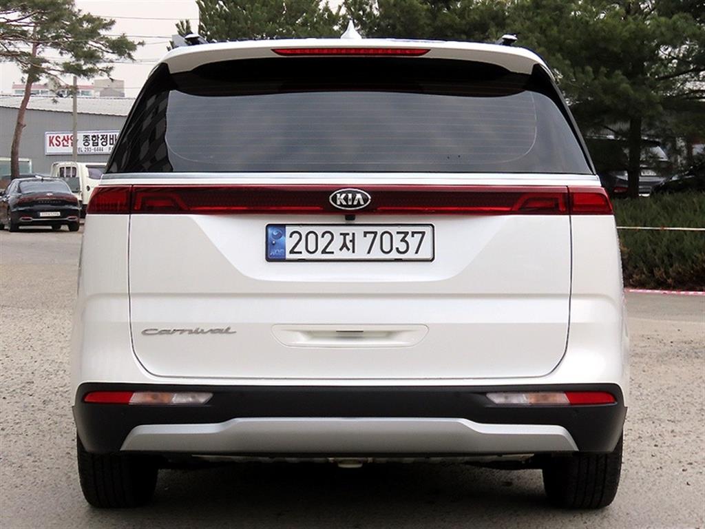 KIA Carnival - Vista 4