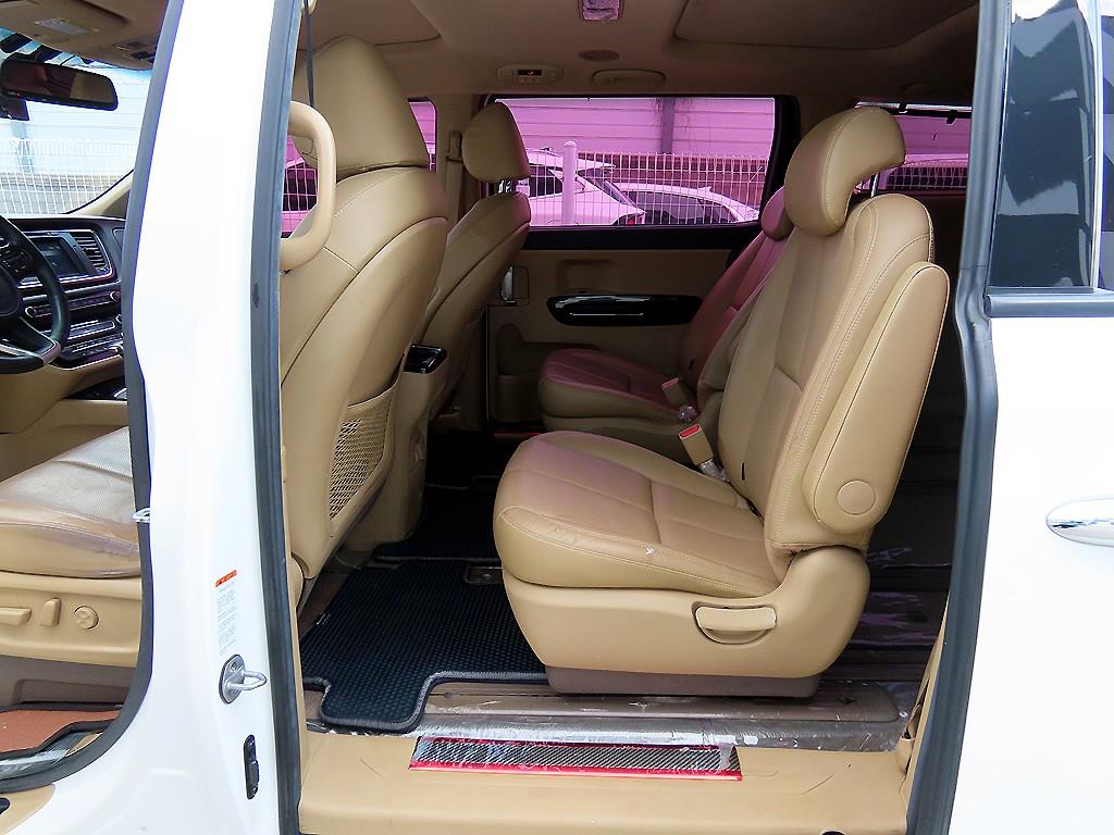 KIA Carnival - Vista 6