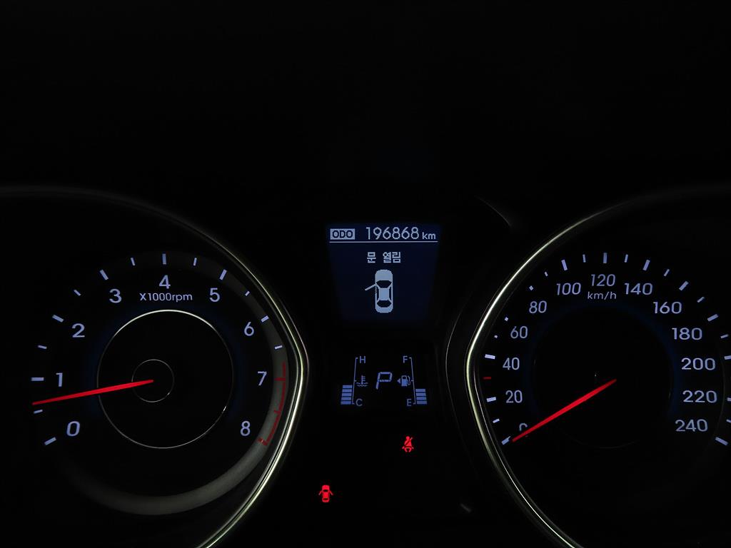 HYUNDAI Avante - Vista 9