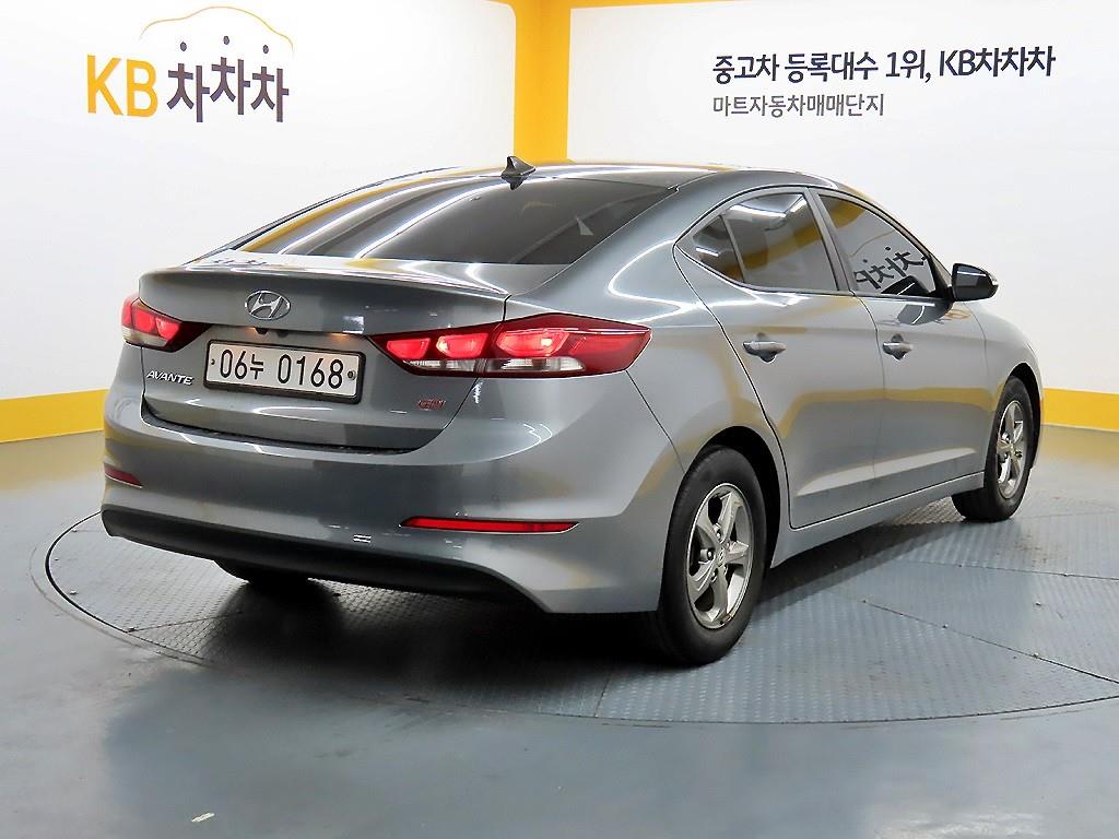 HYUNDAI Avante - Vista 4