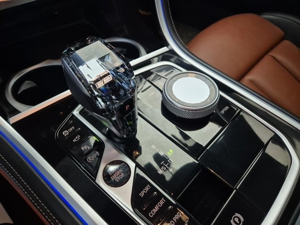 BMW 8 Series - Vista 8