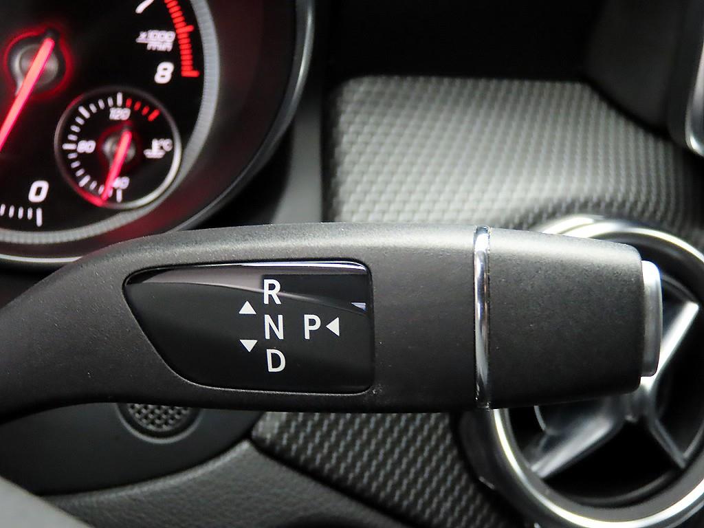 Mercedes Benz GLA Class - Vista 10