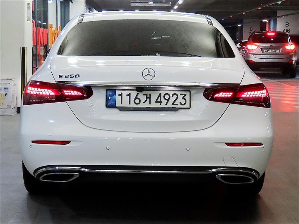 Mercedes Benz E class - Vista 5