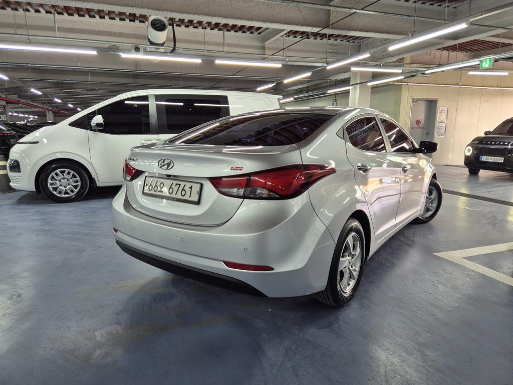 HYUNDAI Avante - Vista 6