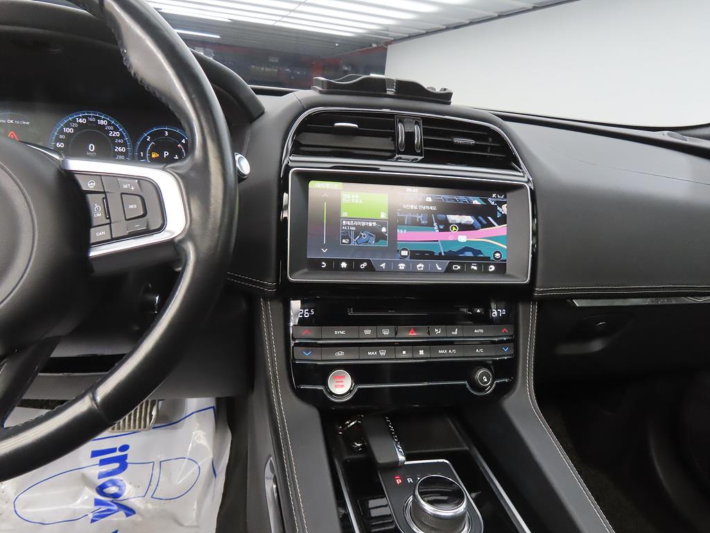 Jaguar F-PACE - Vista 10