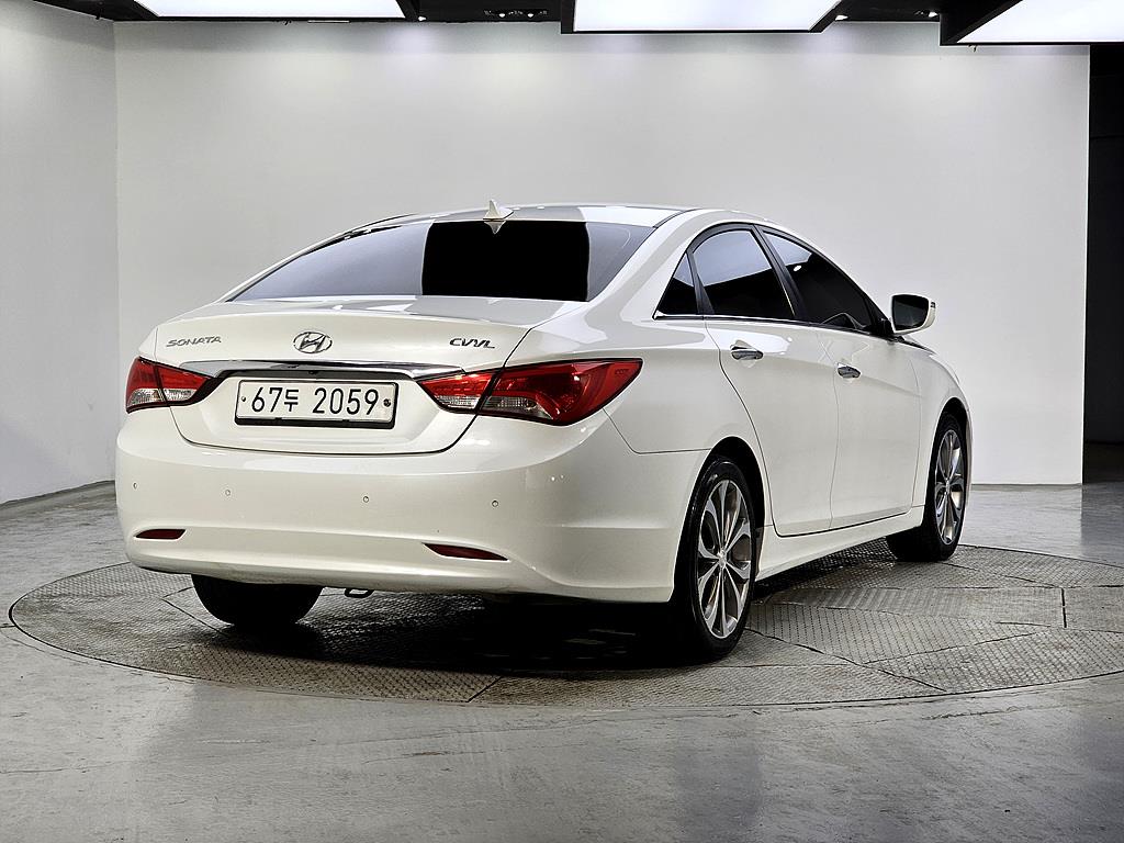 HYUNDAI Sonata - Vista 4