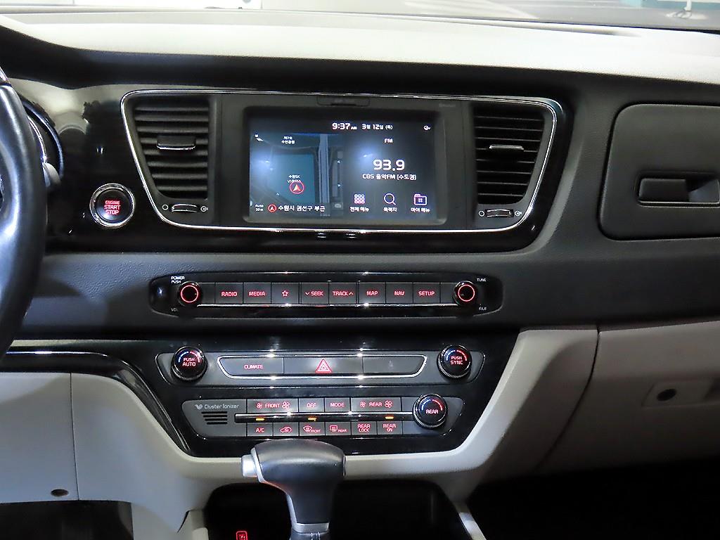 KIA Carnival - Vista 11