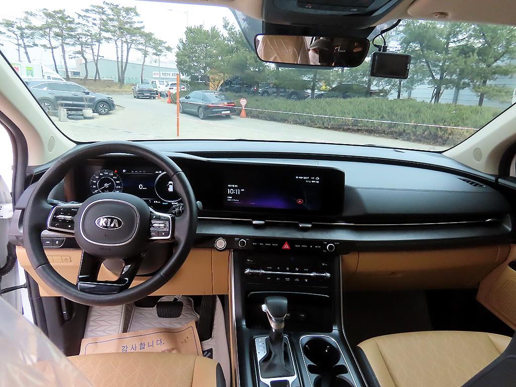 KIA Carnival - Vista 8