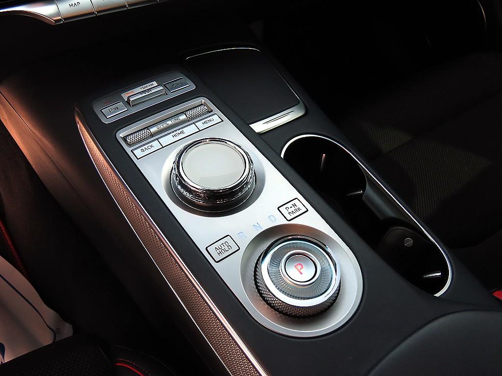 Genesis GV70 - Vista 11