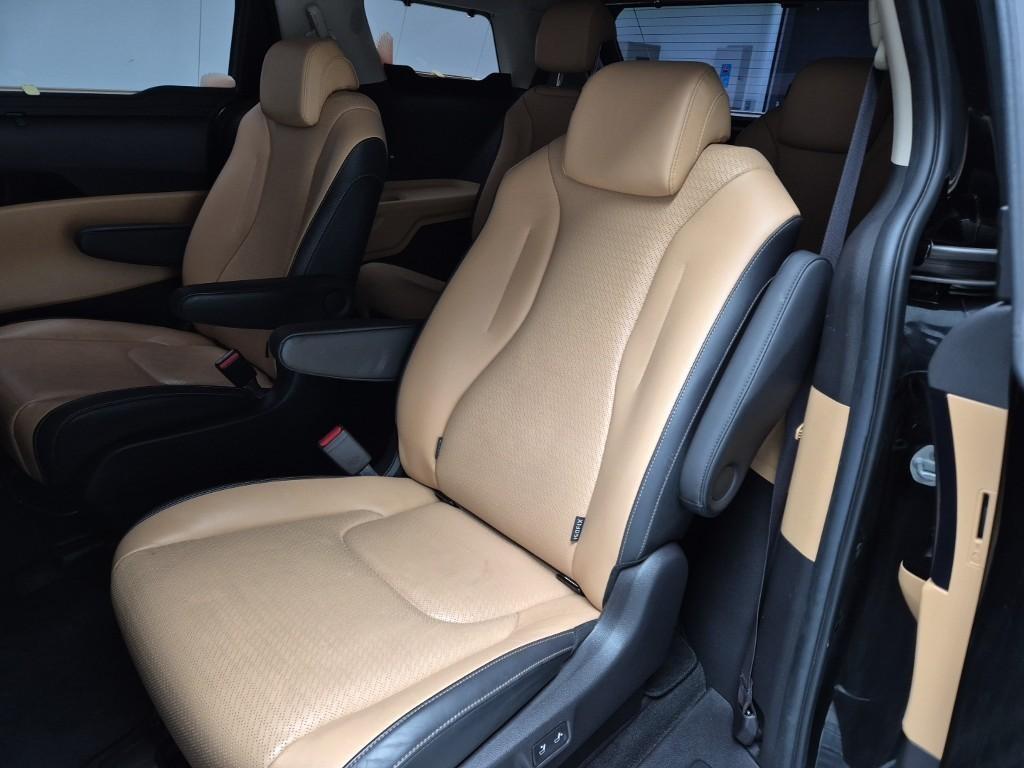 KIA Carnival - Vista 7