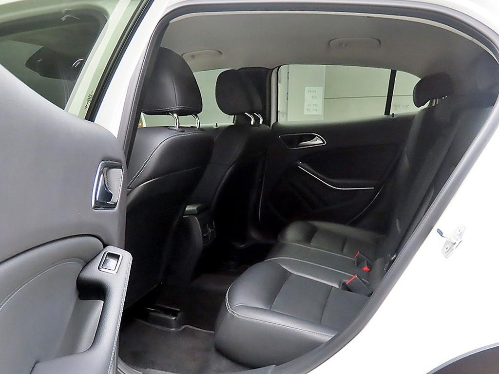 Mercedes Benz GLA Class - Vista 6