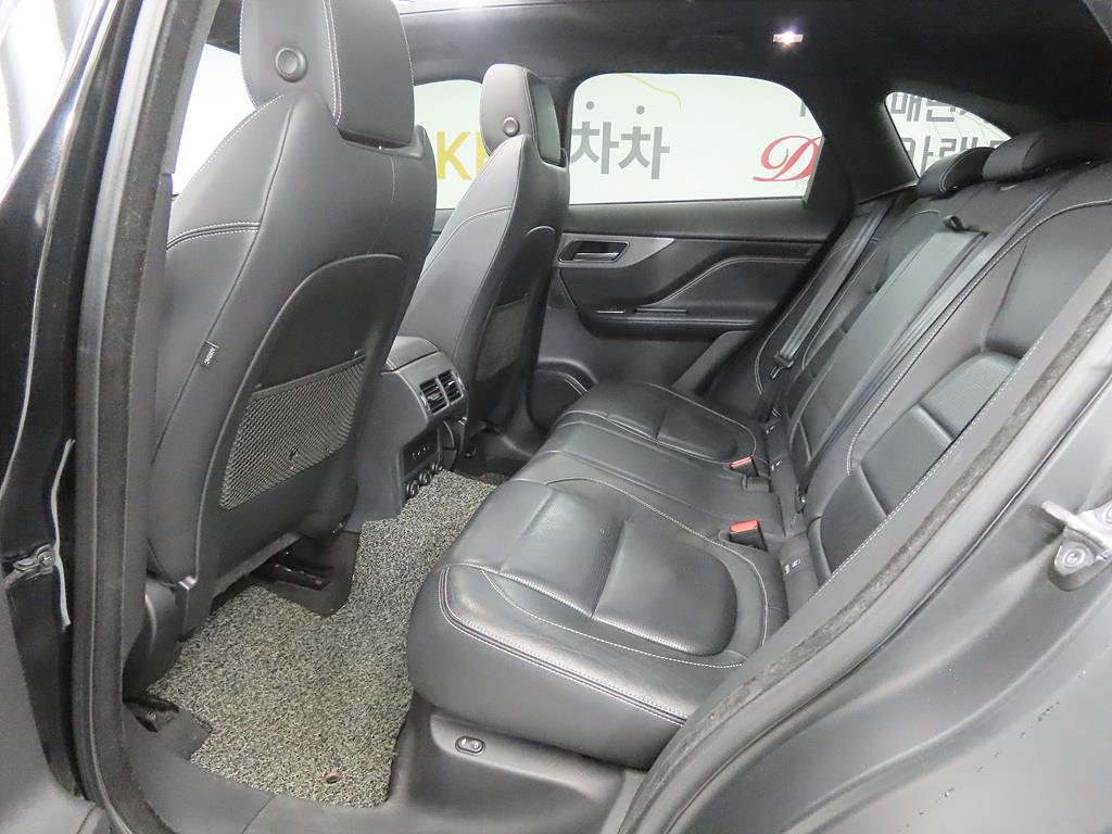 Jaguar F-PACE - Vista 6