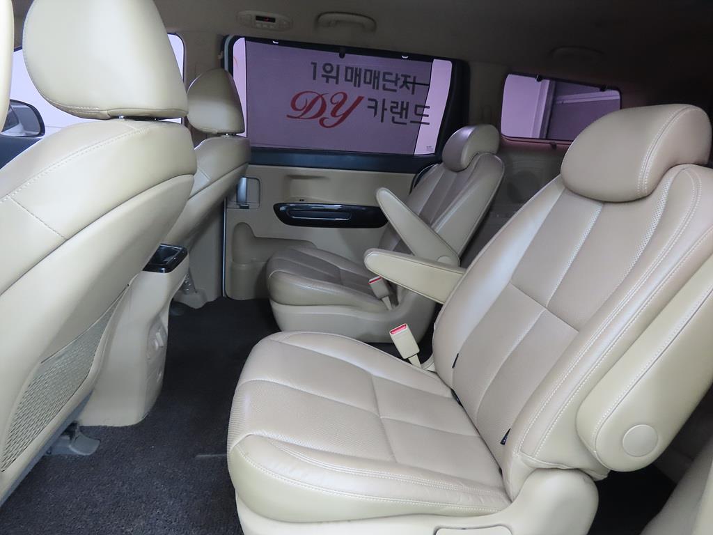 KIA Carnival - Vista 6