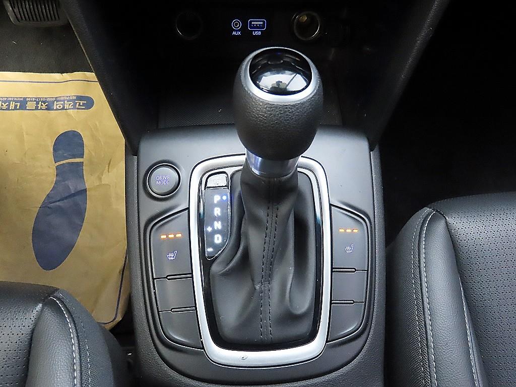 HYUNDAI Kona - Vista 10