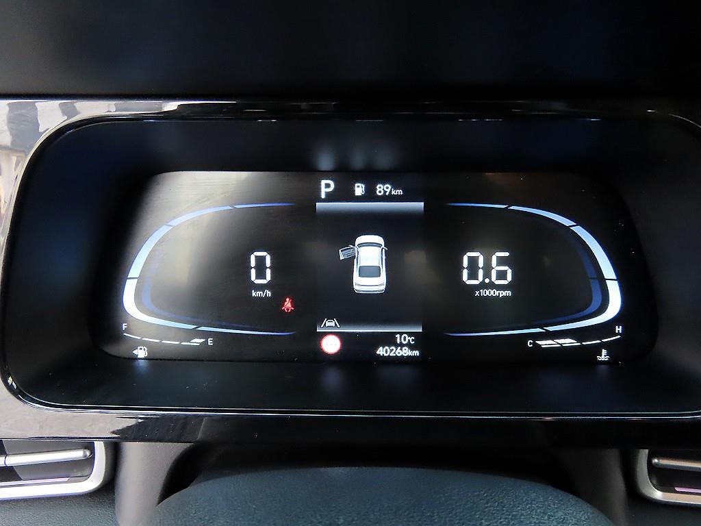 HYUNDAI Avante - Vista 9