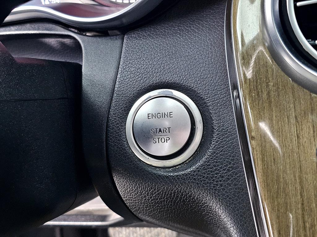 Mercedes Benz C Class 2017 Negro - Importación desde Corea - HF Imports Iquique - Foto 14