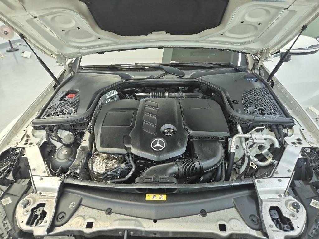 Mercedes Benz E class - Vista 5