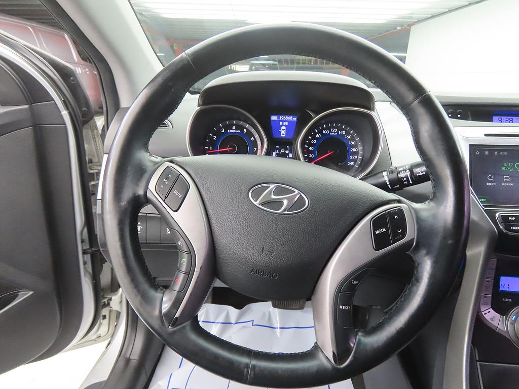 HYUNDAI Avante - Vista 8