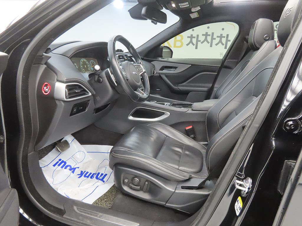 Jaguar F-PACE - Vista 5