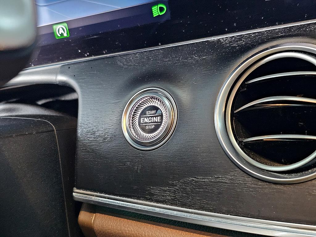 Mercedes Benz E class - Vista 12