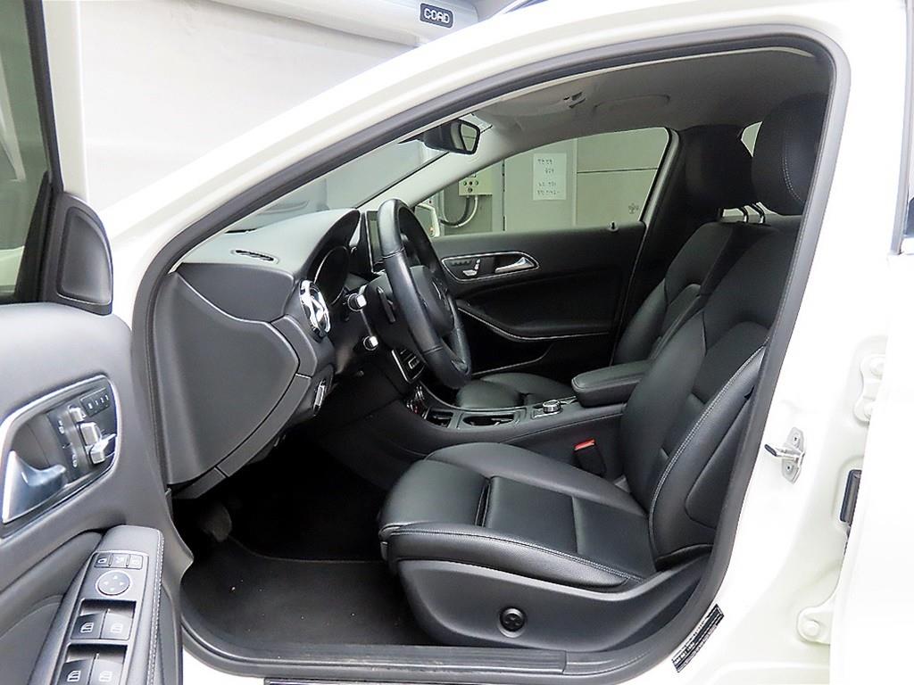 Mercedes Benz GLA Class - Vista 5