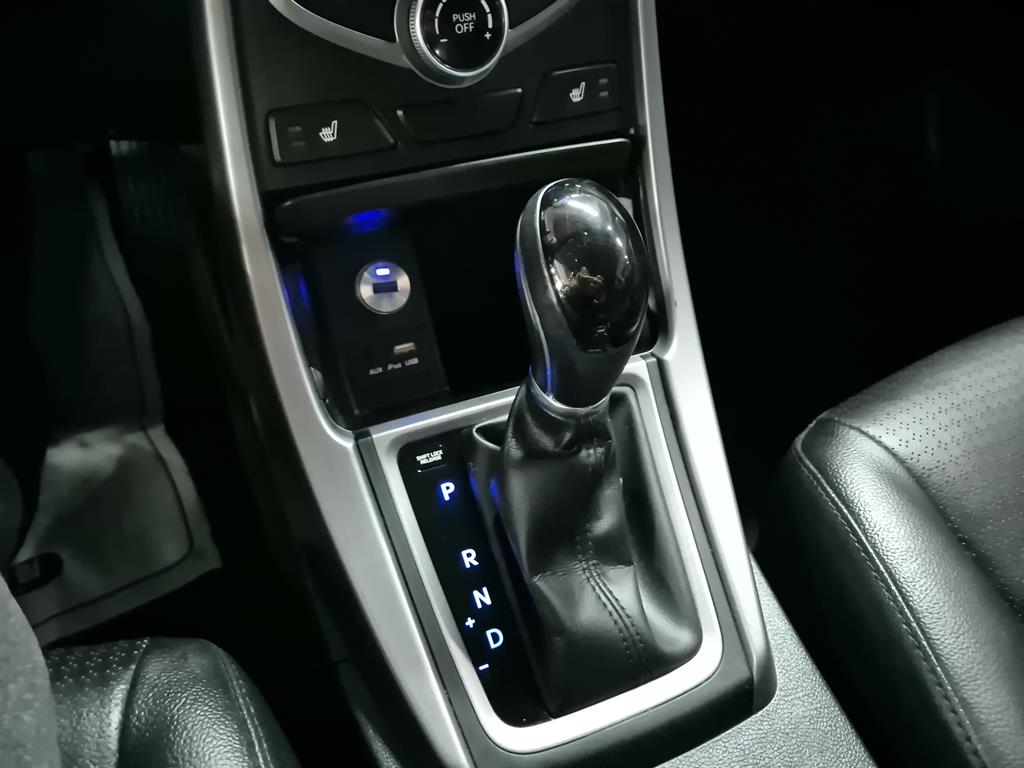 HYUNDAI Avante - Vista 10