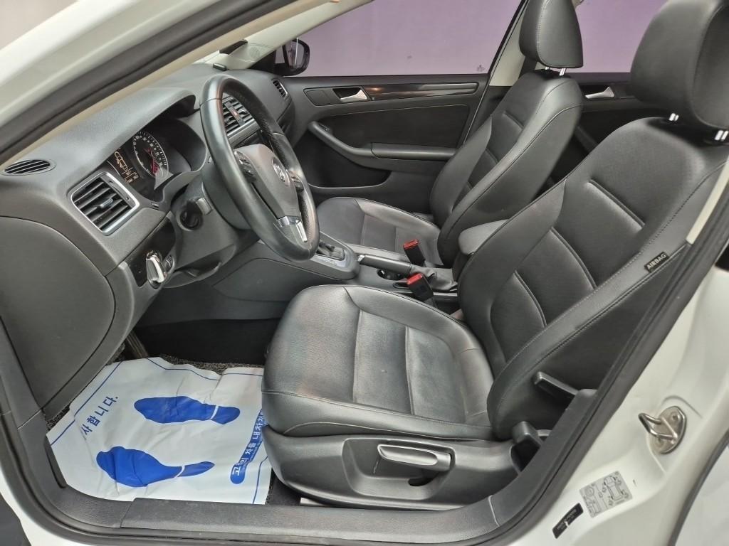 Volkswagen Jetta - Vista 11