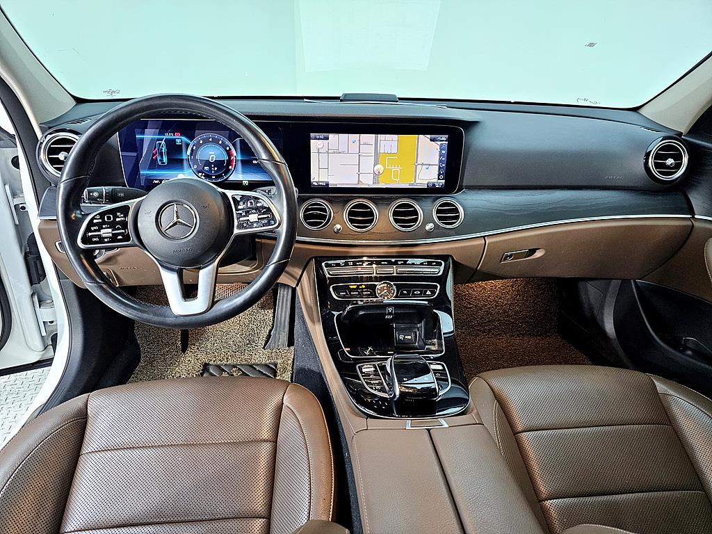 Mercedes Benz E class - Vista 5