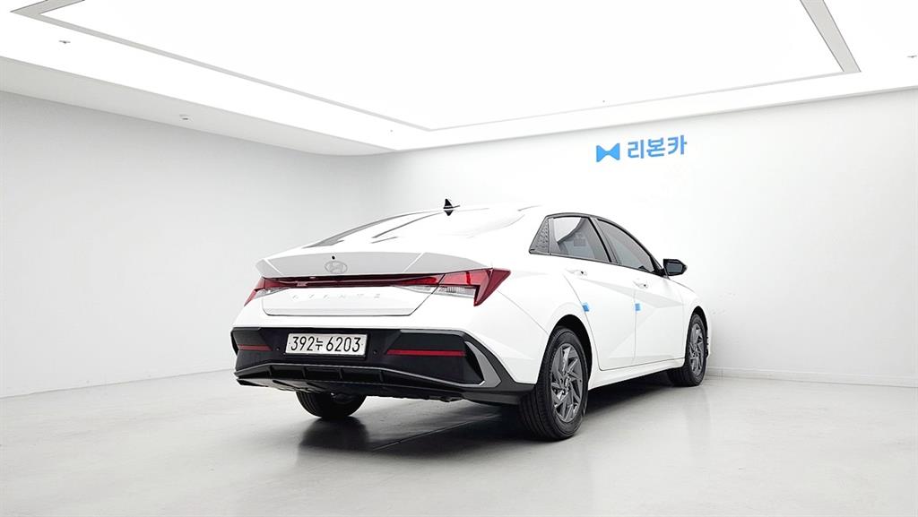 HYUNDAI Avante - Vista 4