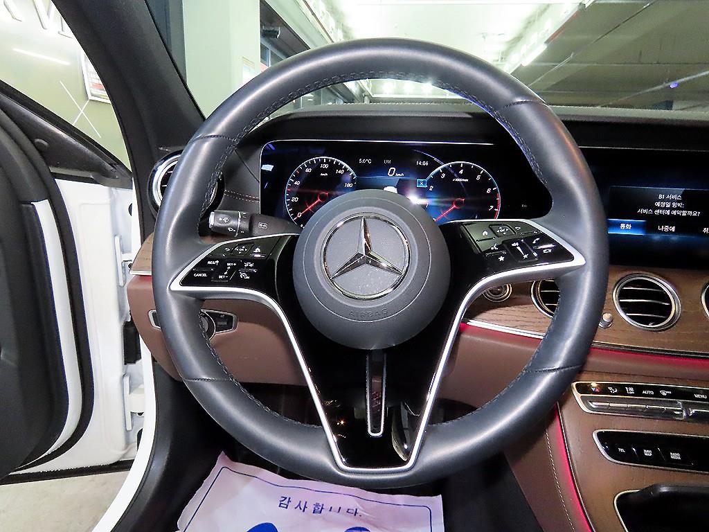 Mercedes Benz E class - Vista 8