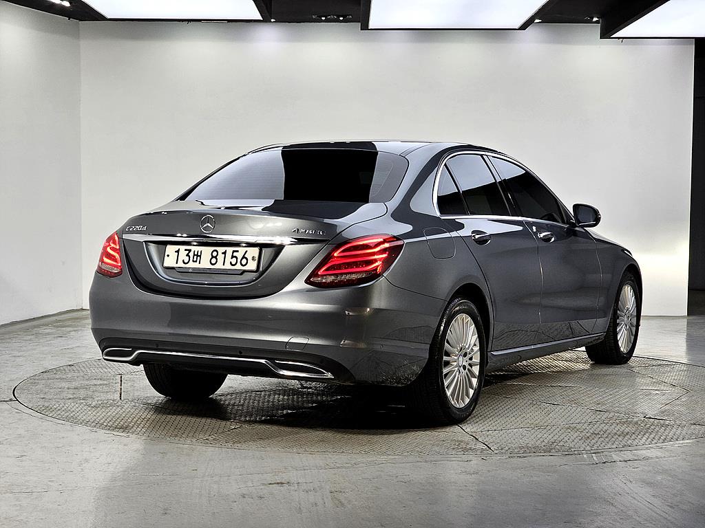 Mercedes Benz C Class - Vista 4