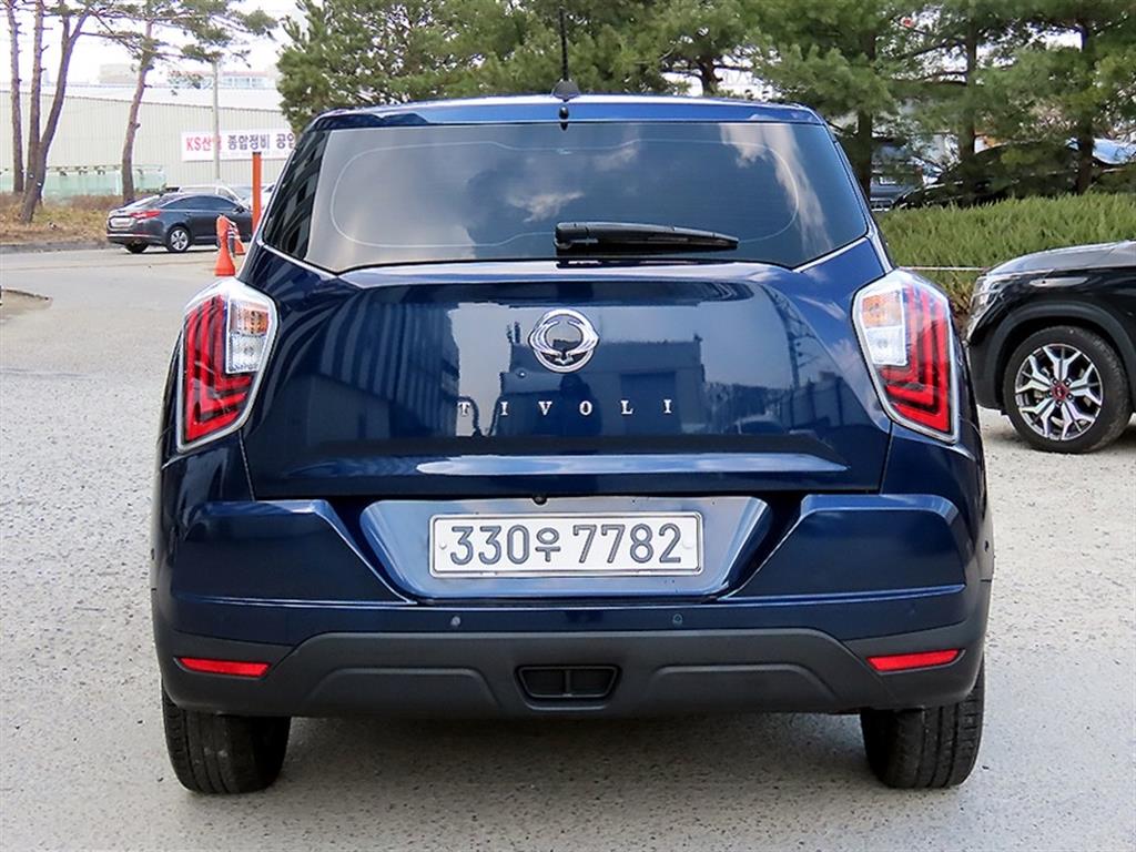 Ssangyong Tivoli - Vista 4