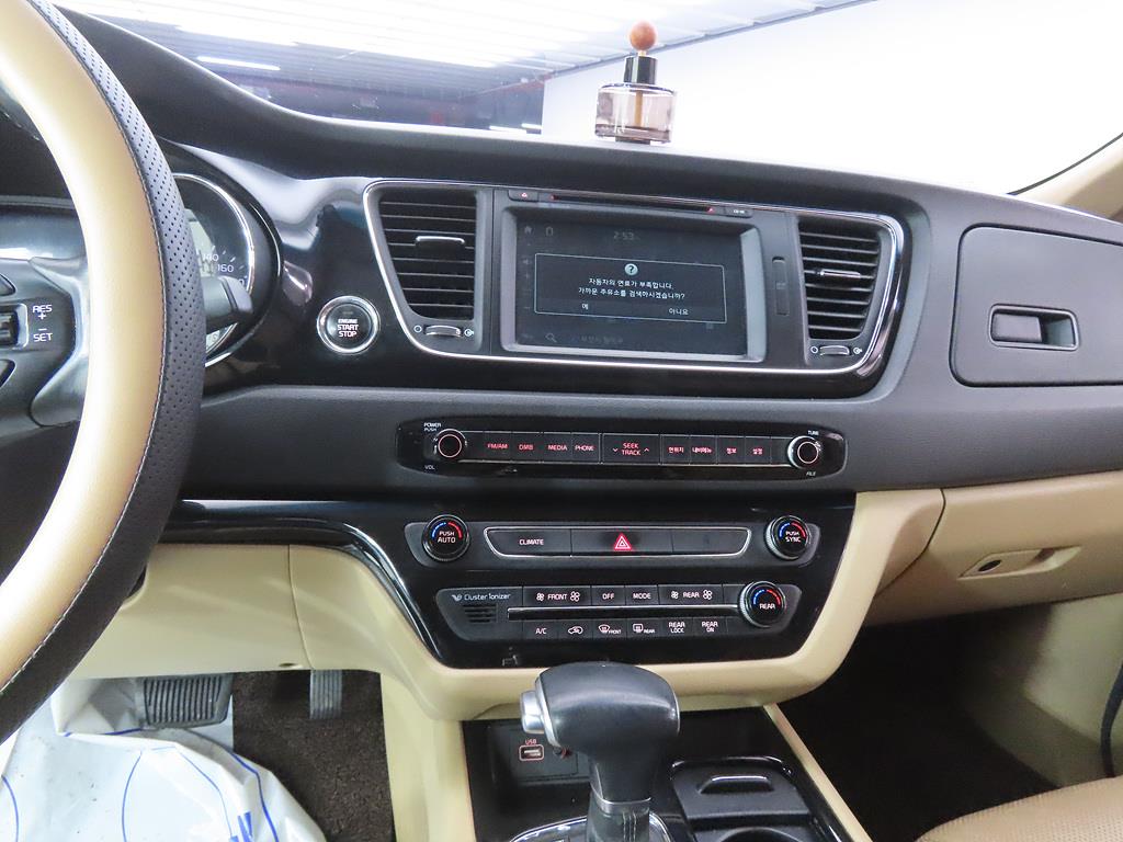 KIA Carnival - Vista 10