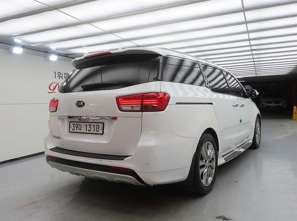 KIA Carnival - Vista 4