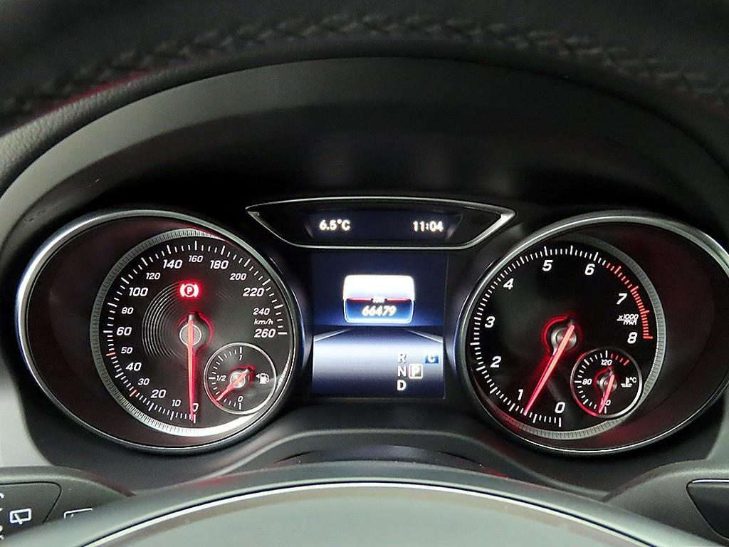 Mercedes Benz GLA Class - Vista 8