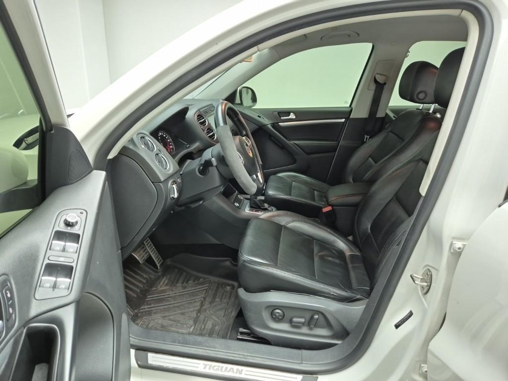Volkswagen Tiguan - Vista 11