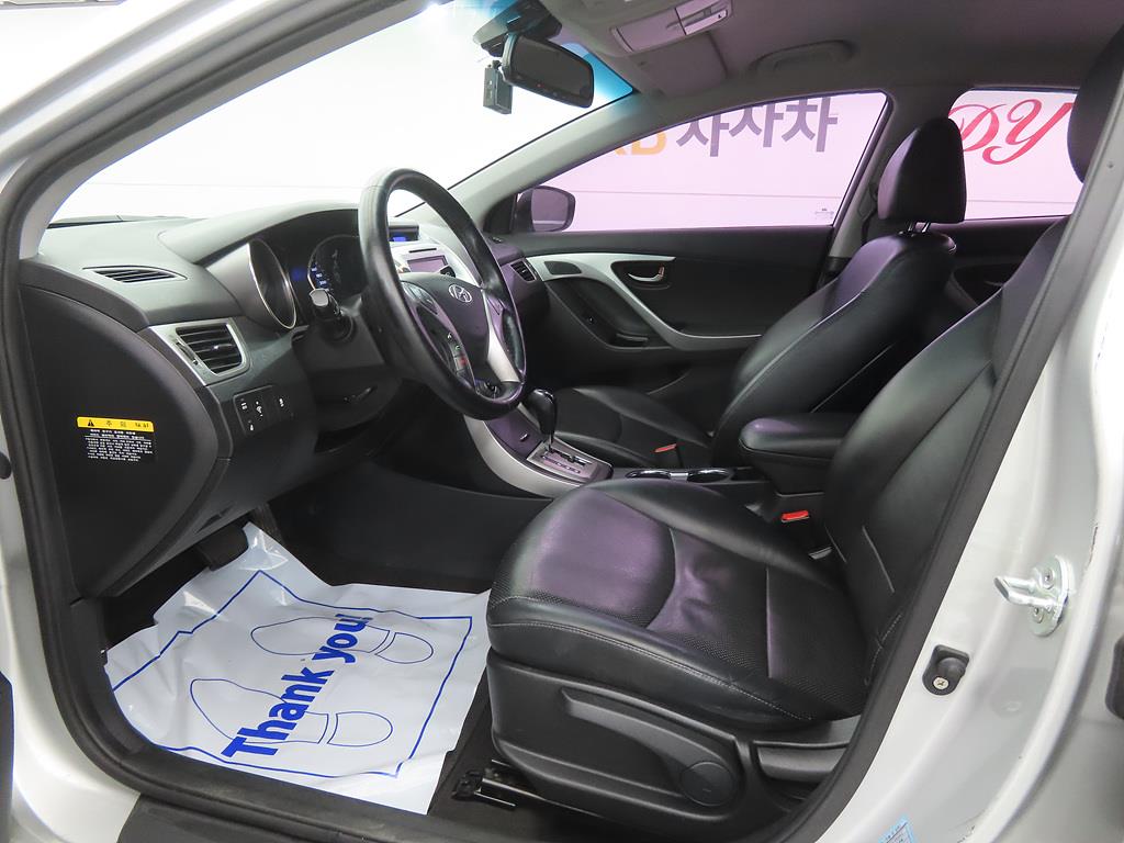 HYUNDAI Avante - Vista 5