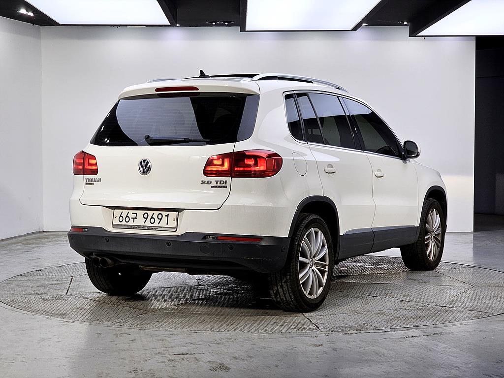 Volkswagen Tiguan - Vista 4