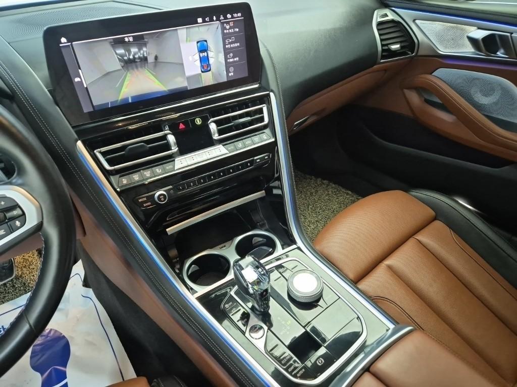 BMW 8 Series - Vista 10