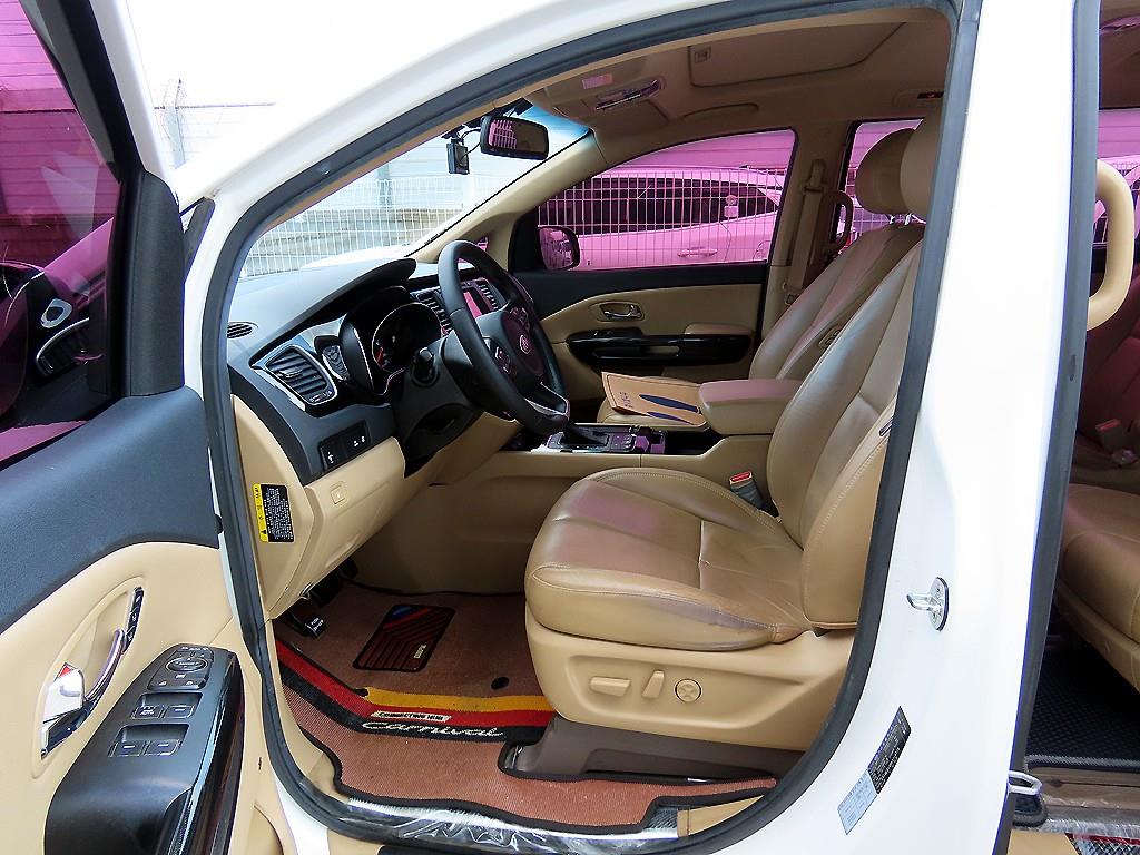 KIA Carnival - Vista 5
