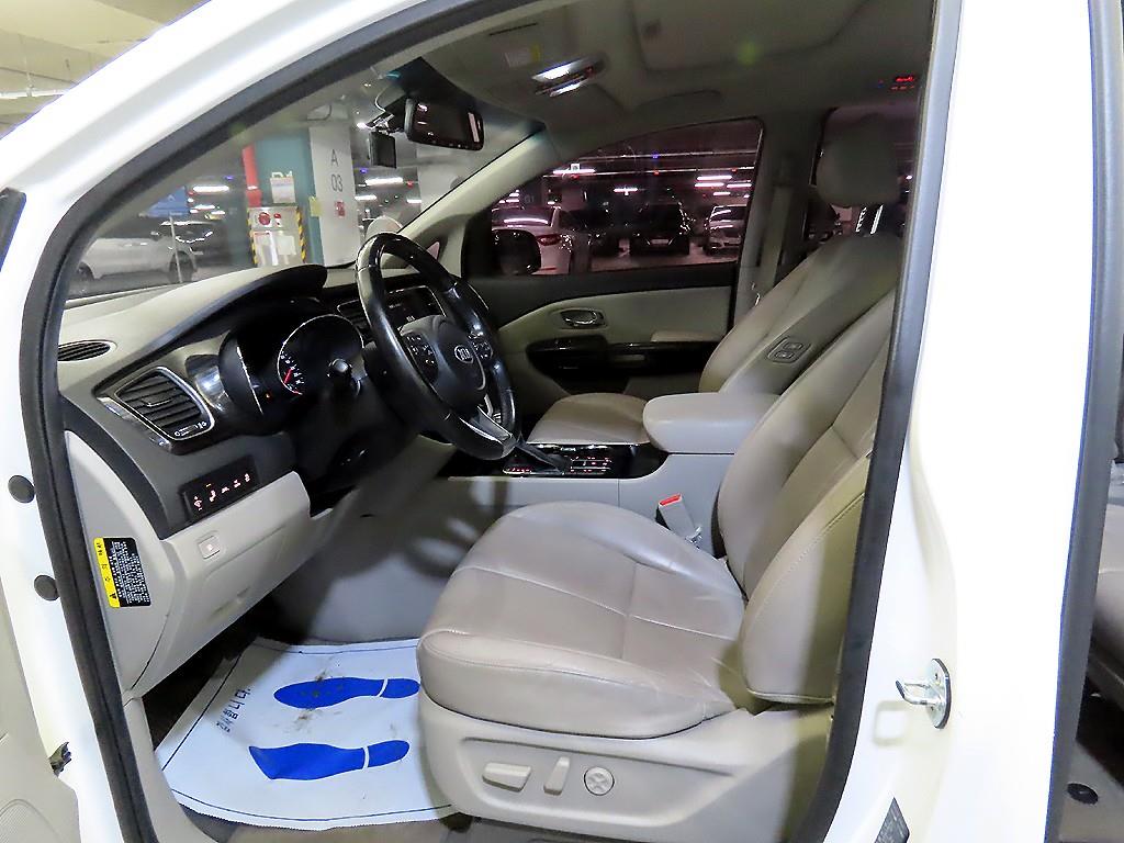 KIA Carnival - Vista 6