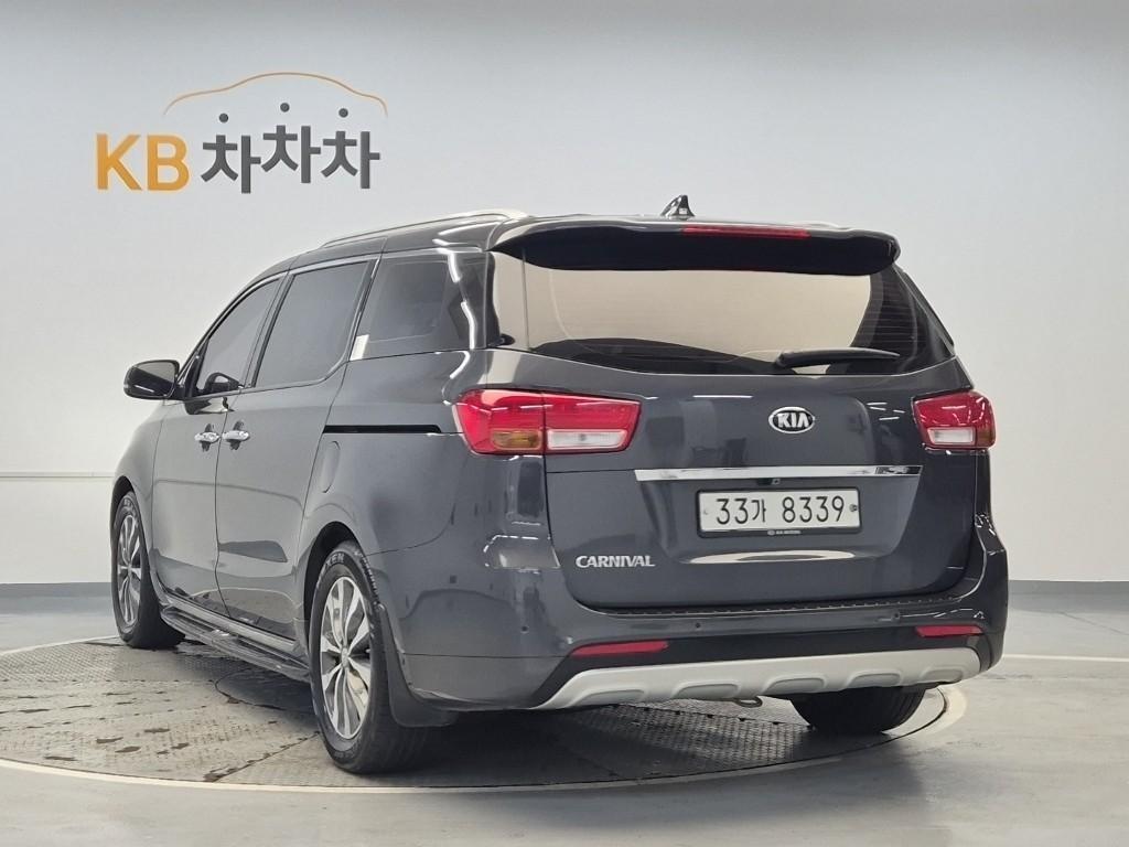 KIA Carnival - Vista 4