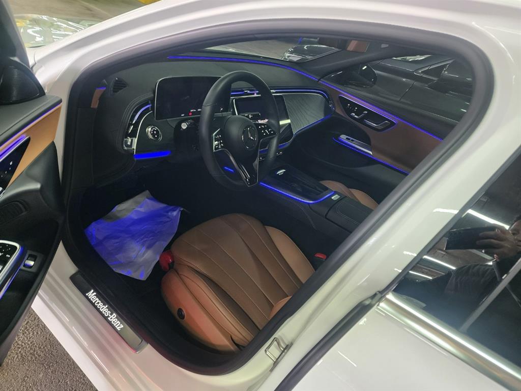 Mercedes Benz E class - Vista 8