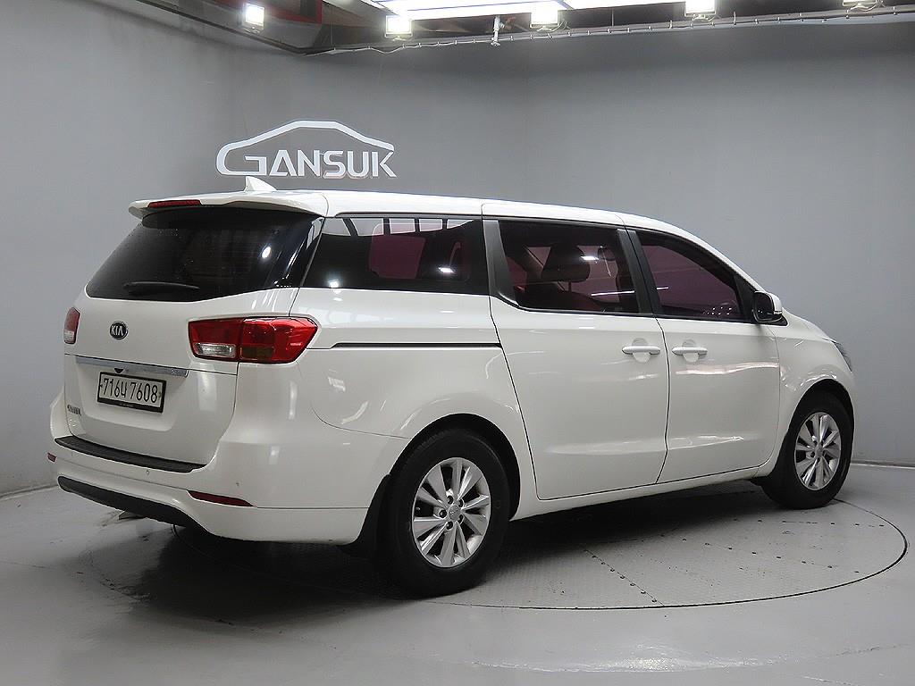KIA Carnival - Vista 7