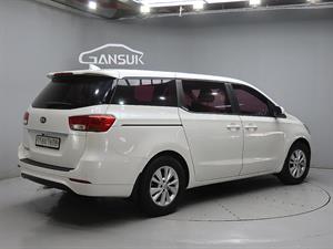 KIA Carnival - Vista 8
