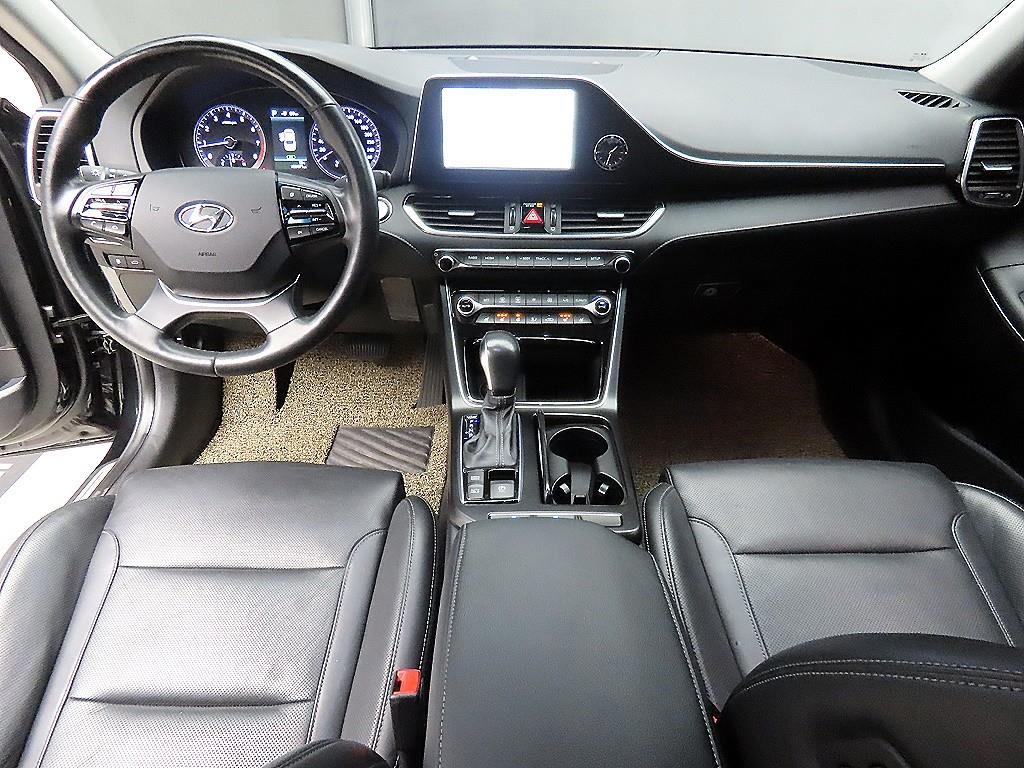 HYUNDAI Grandeur - Vista 7