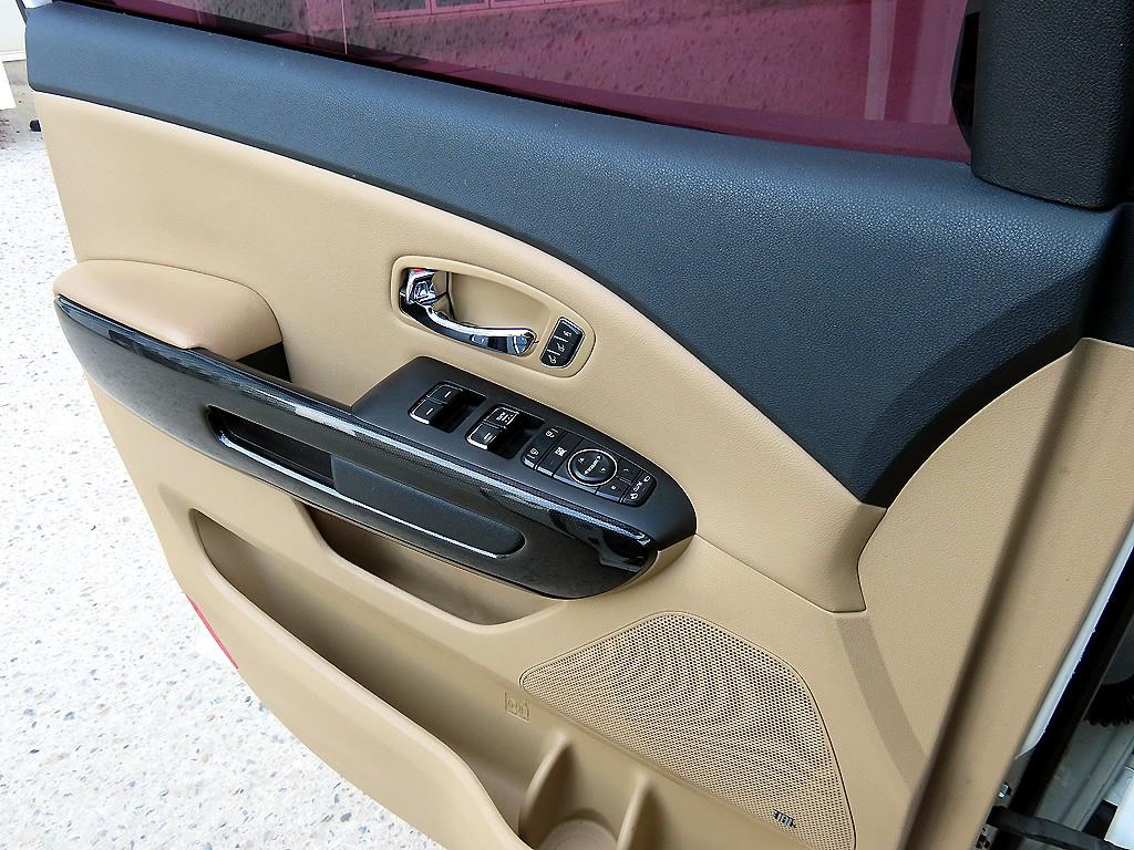 KIA Carnival - Vista 11