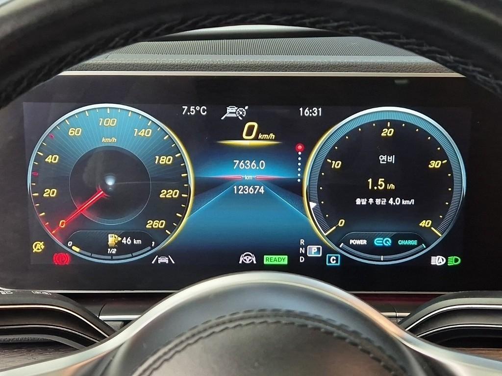 Mercedes Benz GLE Class - Vista 6