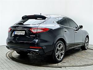 Maserati Levante - Vista 8