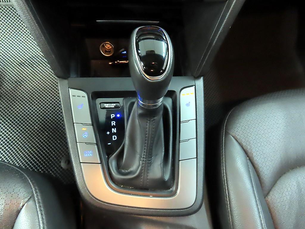 HYUNDAI Avante - Vista 10